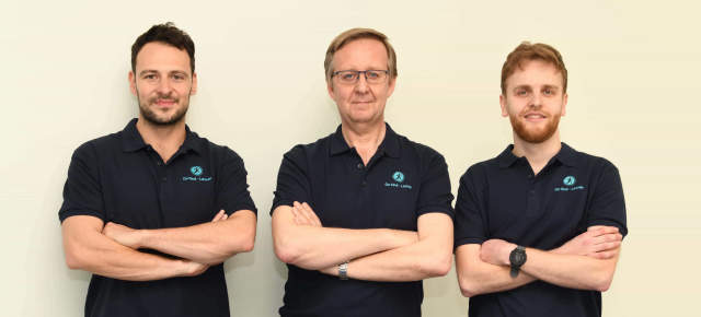 Foto van het gehele team van Kiné De Vest, van links naar rechts, Steve Dierckxsens, Luc Aelbrecht en Mathias Machurot